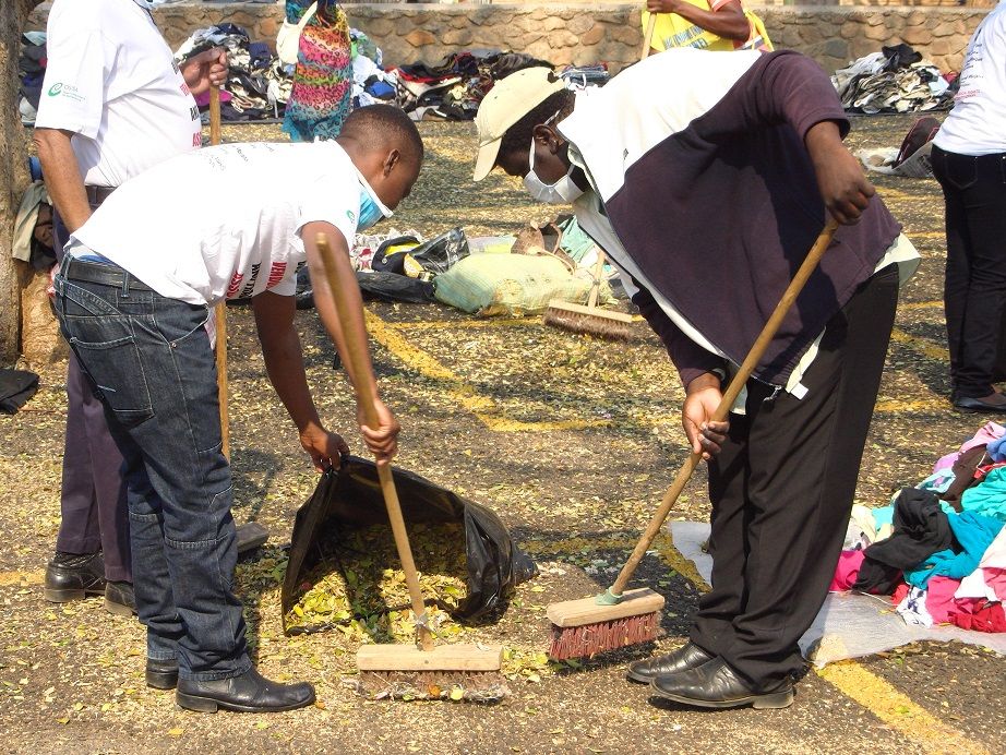 Vendors cleaning Bulawayo