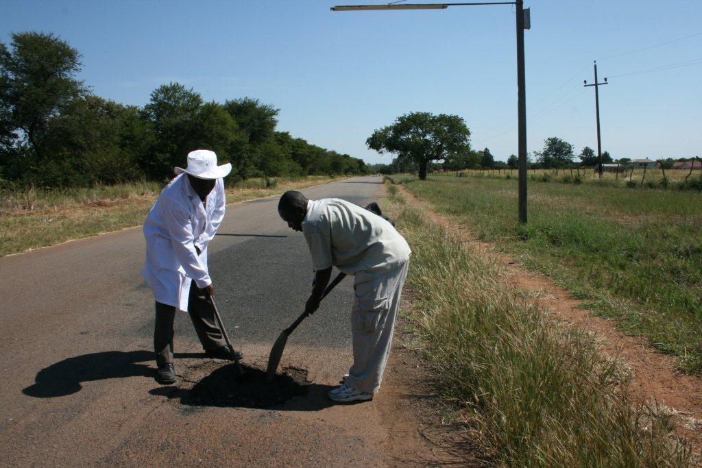 Bulawayo councillor fixes potholes
